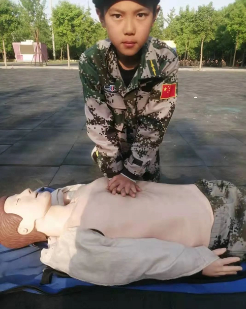 迷彩淬炼 体验式教育下的军事拓展之旅